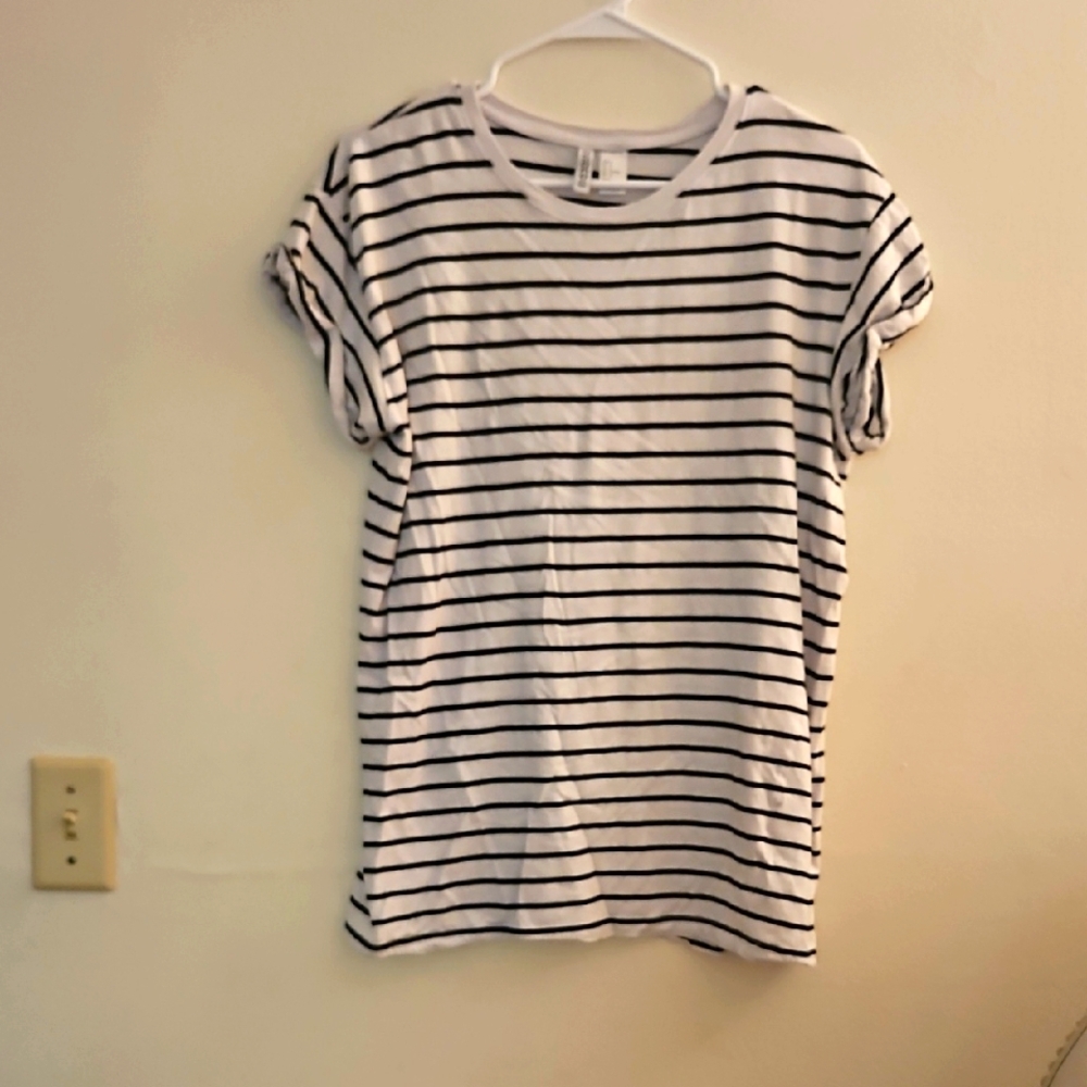 Medium DIVIDED‎ TSHIRT